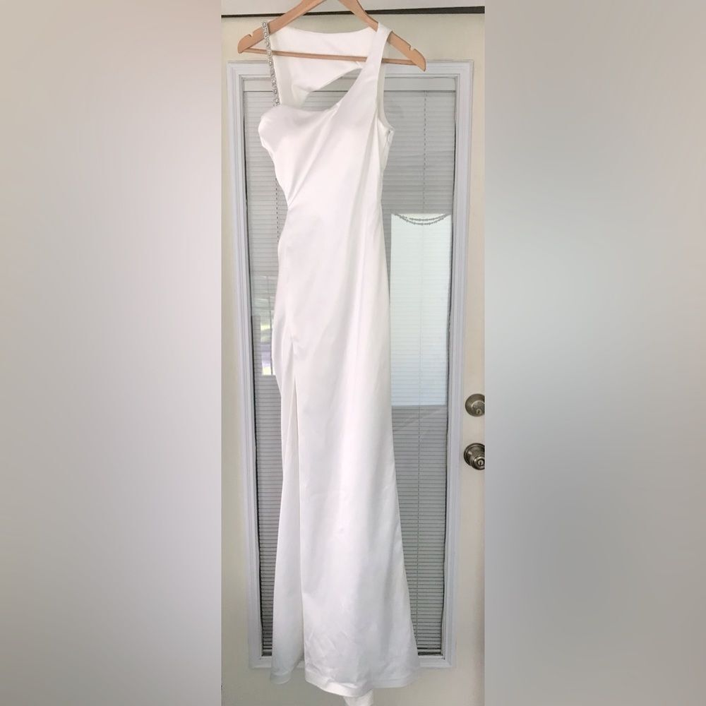 Faviana Candlelight Matte Satin Open Back Formal Dress Bridal Minimalist Size 4